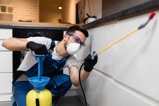 Best Pest Removal Services  in Slinger, WI